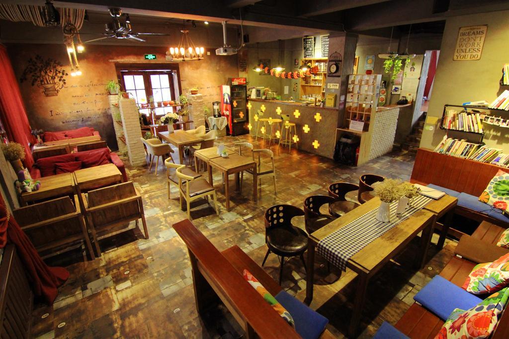 Dalian Buzz Light Year Youth Hostel Ngoại thất bức ảnh